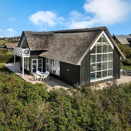 Cozy In With Indoor Swimming Pool Holiday home *