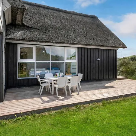 Holiday home Lovely In