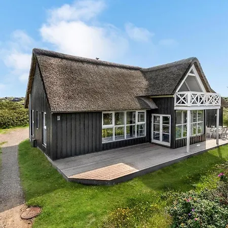 Holiday home Lovely In