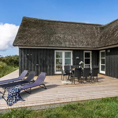 Cozy In With Indoor Swimming Pool Holiday home