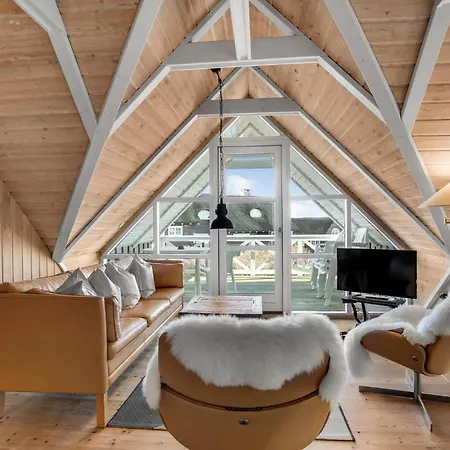 Cozy In With Indoor Swimming Pool Holiday home