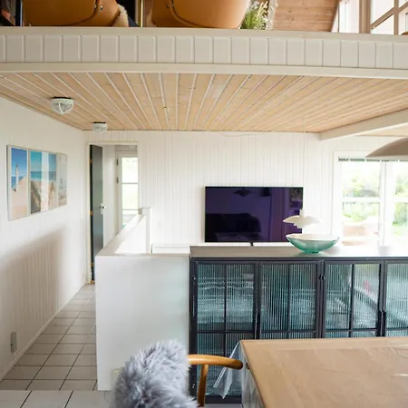 Lovely Home In Saltum בית נופש *